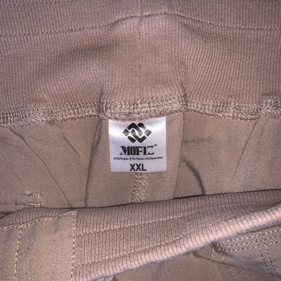 Stylish Beige Cargo Pants - Picture 3 of 4
